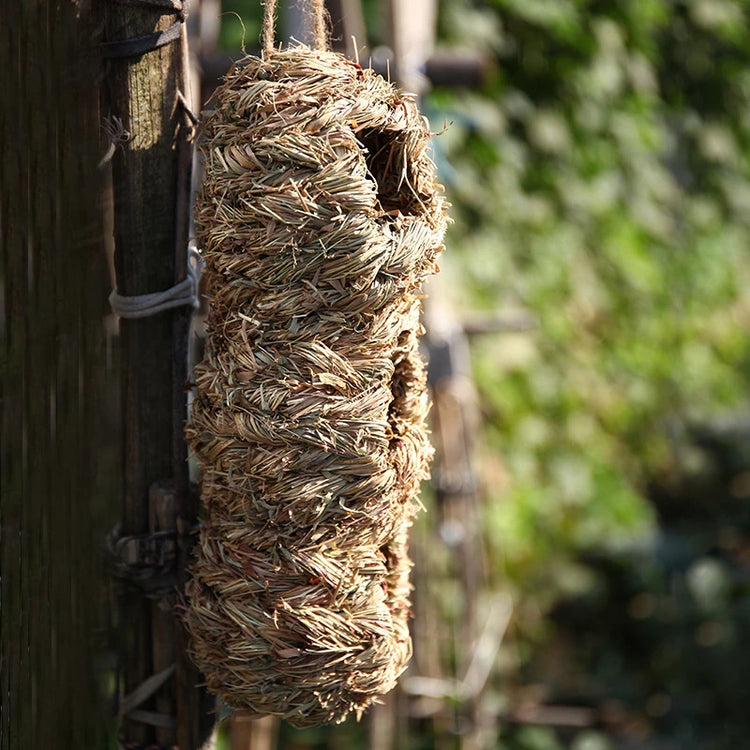 2024 Handwoven Reed Grass Bird Nest – Hanging Hummingbird Egg Cage for Outdoor Decor, Small Parrots & Garden Wildlife (Multiple Sizes)