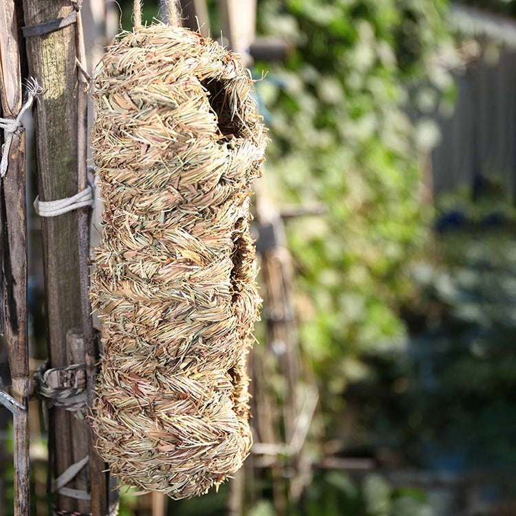 2024 Handwoven Reed Grass Bird Nest – Hanging Hummingbird Egg Cage for Outdoor Decor, Small Parrots & Garden Wildlife (Multiple Sizes)