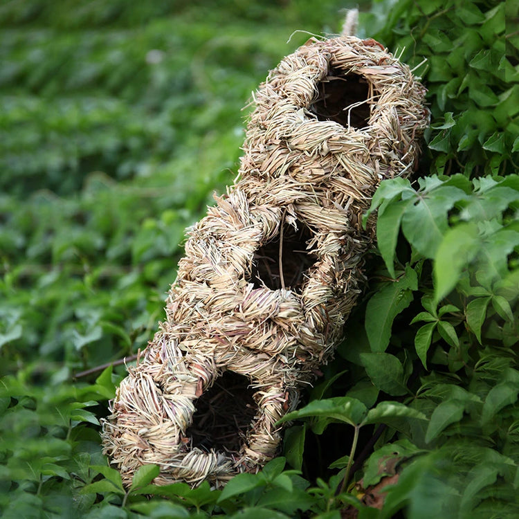 2024 Handwoven Reed Grass Bird Nest – Hanging Hummingbird Egg Cage for Outdoor Decor, Small Parrots & Garden Wildlife (Multiple Sizes)
