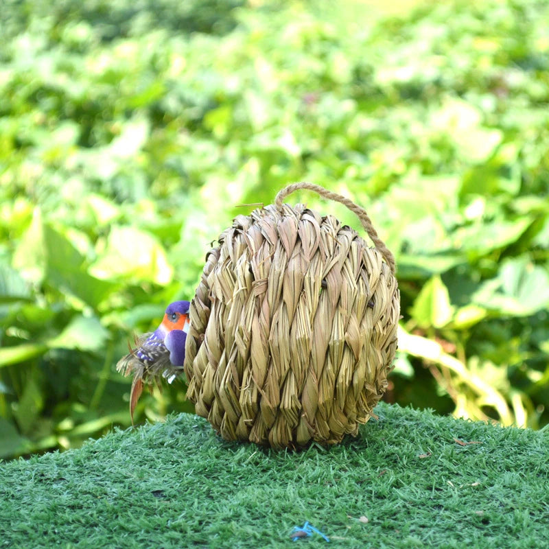 2024 Handwoven Reed Grass Bird Nest – Hanging Hummingbird Egg Cage for Outdoor Decor, Small Parrots & Garden Wildlife (Multiple Sizes)