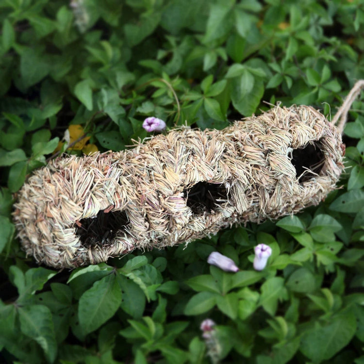 2024 Handwoven Reed Grass Bird Nest – Hanging Hummingbird Egg Cage for Outdoor Decor, Small Parrots & Garden Wildlife (Multiple Sizes)